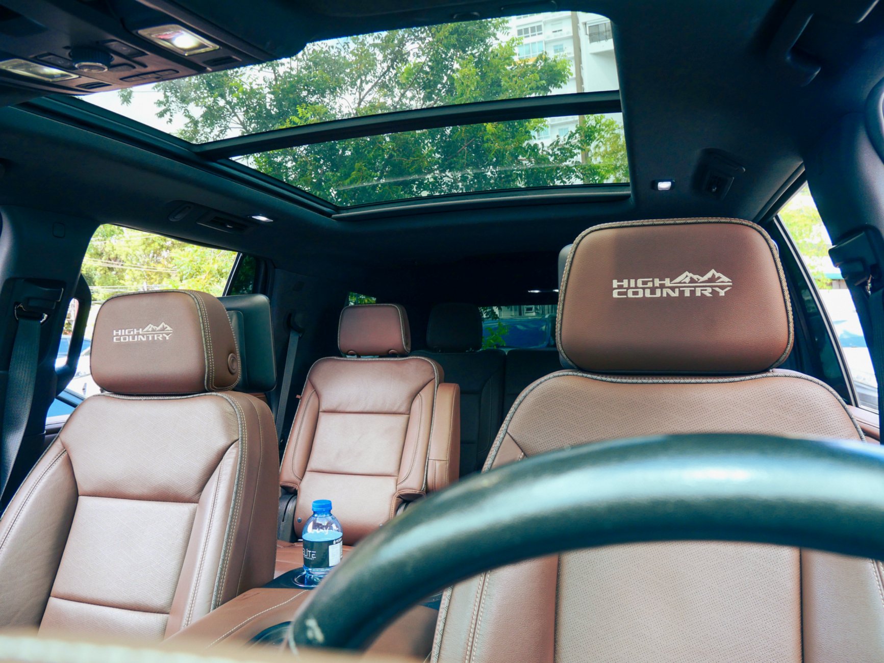 Premium SUV seating and panoramic roof